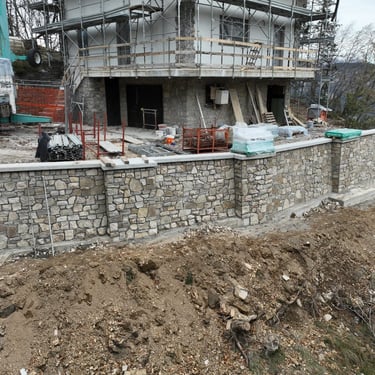 villa di lusso con rivestimenti in pietra incollata