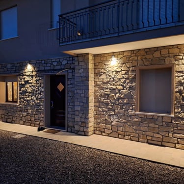 villa di lusso con rivestimenti in pietra incollata