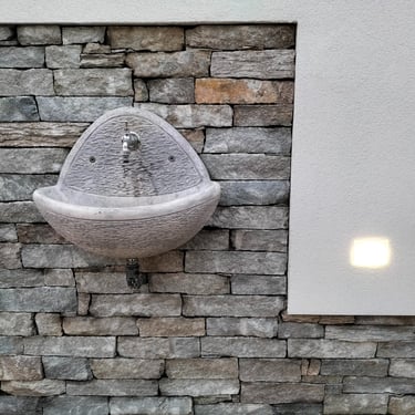 villa di lusso con rivestimenti in pietra incollata