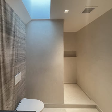 Kriedeizite Tadelakt bathroom in Connecticut
