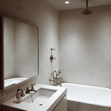 Tadelakt bathroom with free standing bathtub Park Avenue New York.