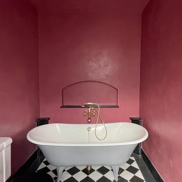Red Tadelakt walls and ceiling in private New York townhouse
