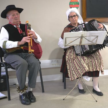 Sorte AHPAD Brugueres (31) deux musiciens Cabrette et Accordéon