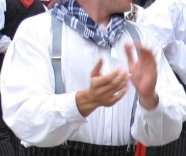 La chemise et le foulard