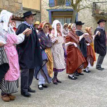 Groupe de danseurs et danseuses