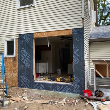 Local Siding contractor replacing old siding