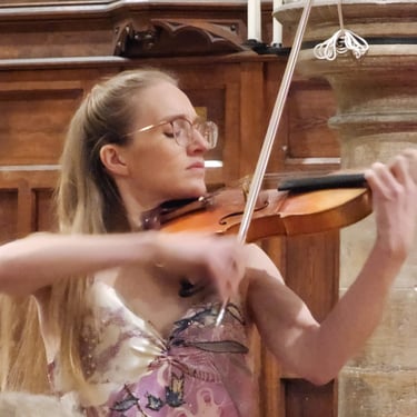Charlotte Rowan, violinist performing live in Canterbury