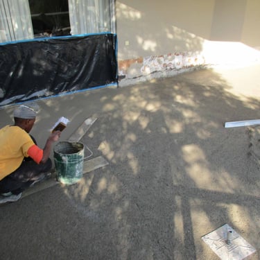 Water sprinkling on waterproof screed application to retain moisture, Fourways