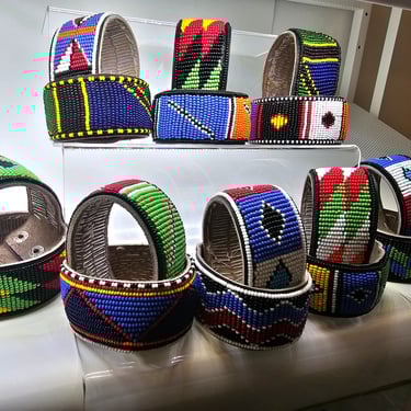 Maasai Bead Leather Wristband: Handmade Elegance