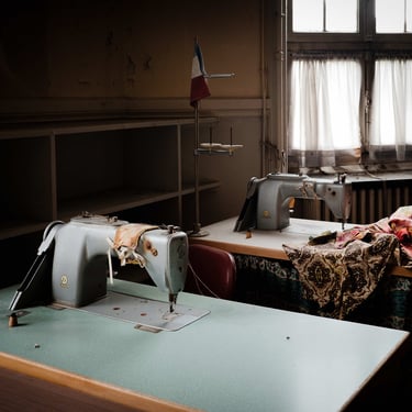 deux anciennes machines à coudre