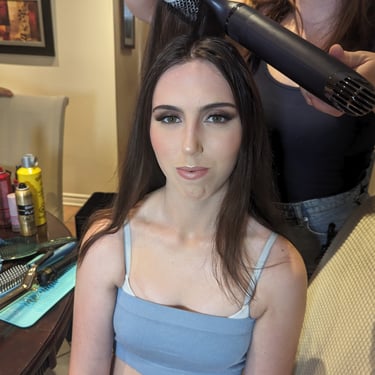 la finissante pose après son maquillage