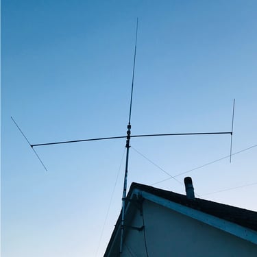 Pro Antennas Dual Beam Pro HF antenna mounted on a customers house