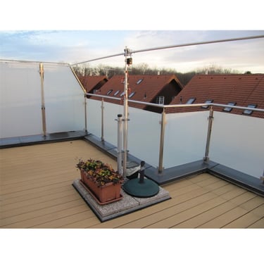 Pro Antennas Dual Beam Pro HF antenna mounted on a customers balcony