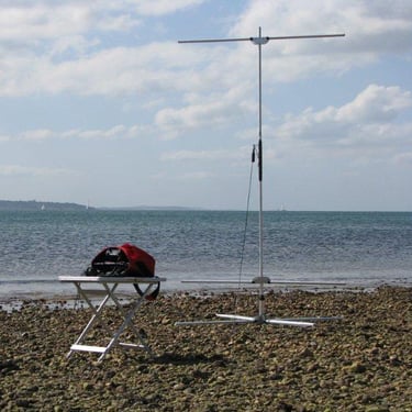 Pro Antennas I-Pro Traveller HF antenna set up on a stony beach