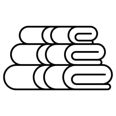 Una pila de toallas y otra pila de toallas.