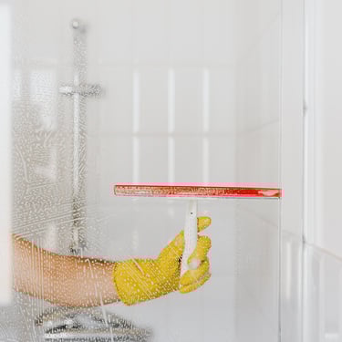Bathroom Glass Partition Cleaning