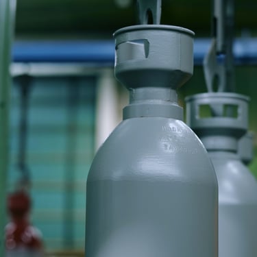 Foto detalle de botellas de gas