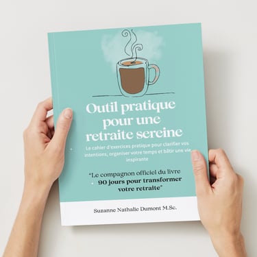 Couverture du cahier d'exercice tenu par une personne 