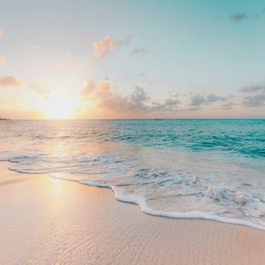 un magnifique couché de soleil à la mer pour une retraite inspirante