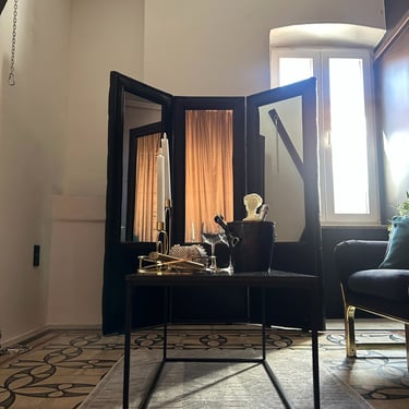 Triple-mirror-in-the-living-room-visual-fun