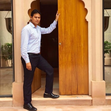 Muzammil Hussain, PAN India Guide, featured in FORBES India for the storytelling of the Taj Mahal