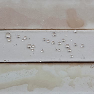 Ejemplo de como actúa la nanotecnológica de Aquashield Active de Tecnan. 