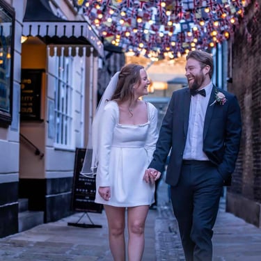 newly-weds walking around Greenwich