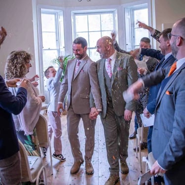 weddin gceremony confetti moment in Pembroke Lodge Richmond