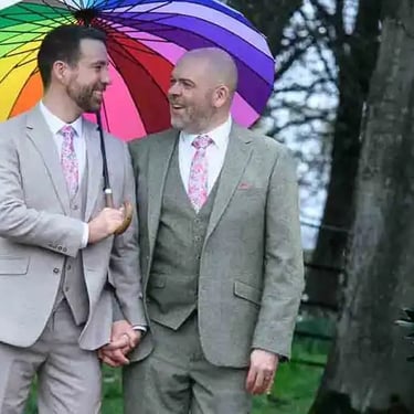 newly-weds walking around Pembroke Lodge Richmond