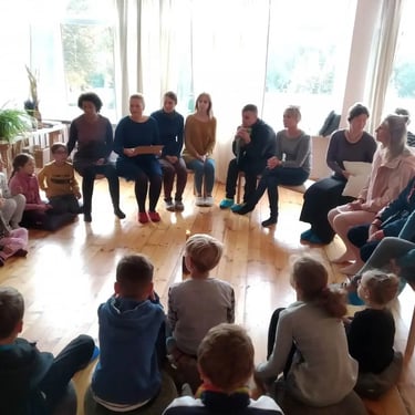 Tėvų, mokinių ir vaikų susirinkimas Klaipėdos Valdorfo mokykloje