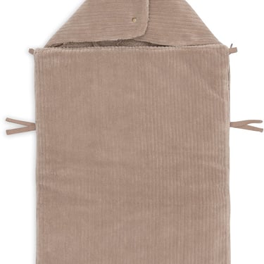 Warme Jollein voetenzak met ribstof buitenkant voor koude dagen.