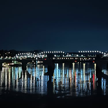 Tennessee River in Chattanooga beneath Walnut St bridge