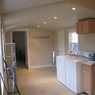 Convenient on-site laundry machines and breezeway access for residents at Agate Student House near BSU.