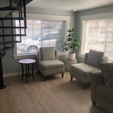 fully furnished living room for residents at Agate Student House near Boise State.
