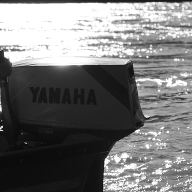 Las manos del lanchero llevan la memoria del río Magdalena