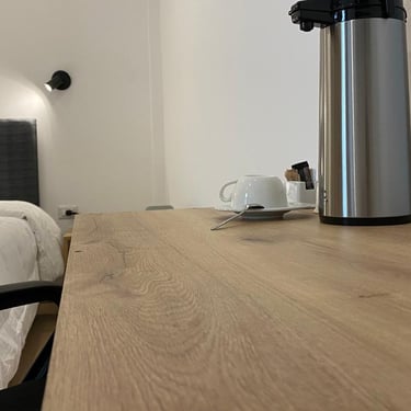 Habitación con iluminación cálida en hotel hospedaje en Huayllay Cerro de Pasco