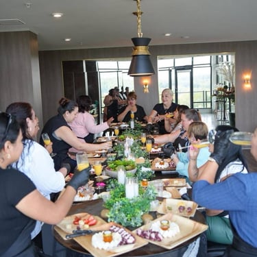 grupo en masterclass aprendiendo sobre charcuteria 