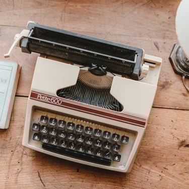 K. Nouratou, auteure - Avis client sur les services de correction de Véronique Ribera.