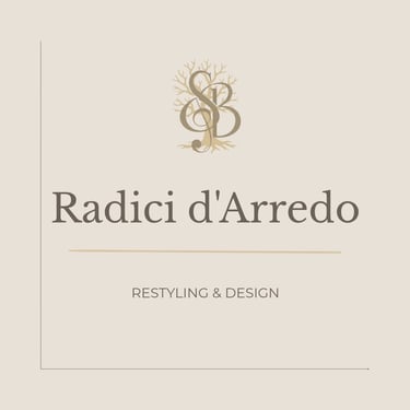 Logo del sito Radici d'Arredo toni naturali e albero stilizzato