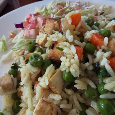 las brasas arroz con pollo, rice, vegetable, and chicken