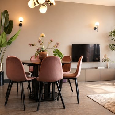 Project woonkamer met kleuradvies en rustige verfkleuren