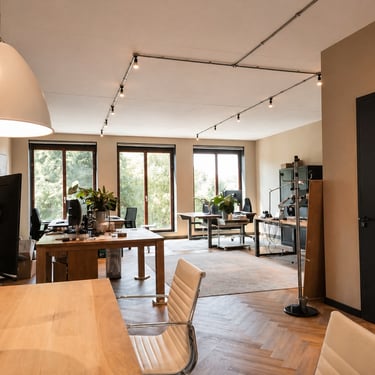 Kleuradvies voor een licht interieur in een kantoorruimte met zachte natuurlijke kleuren