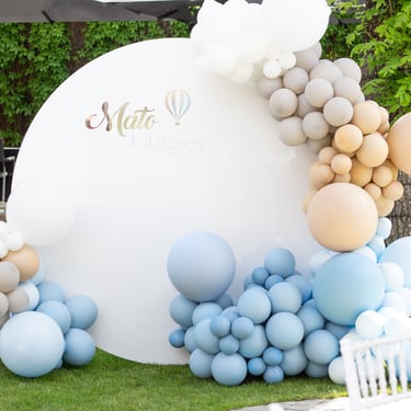 krikštynų foto zona foto sienelė mėlyna oro balionai