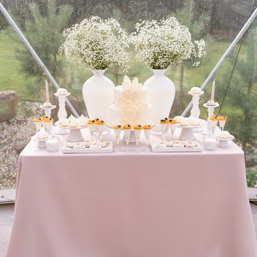 desertų stalo dekoras vestuvėms Vestuvių dekoratorė Floristė guboja pink decor desertų stalas dekoras vestuvių tortas