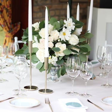 Žalios vestuvės su auksu vestuvių dekoratorė floristė vestuvių floristikos paslaugos