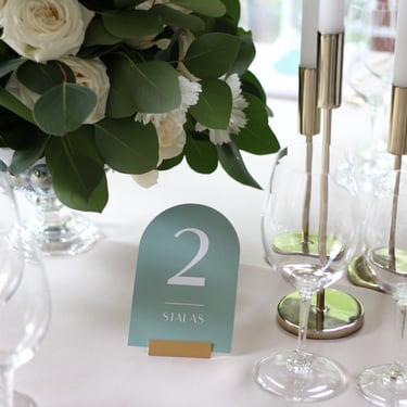 Žalios vestuvės su auksu vestuvių dekoratorė floristė vestuvių floristikos paslaugos