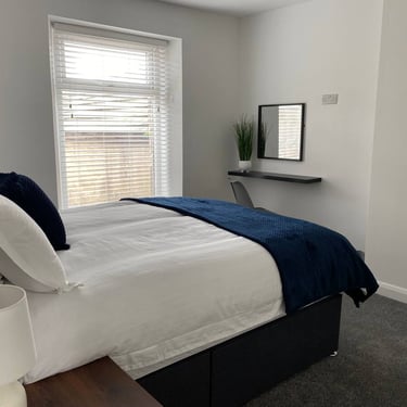 master bedroom king sized bed