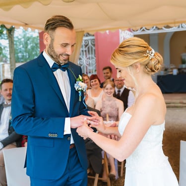 Ringtausch bei der Trauung am Möhnesee.