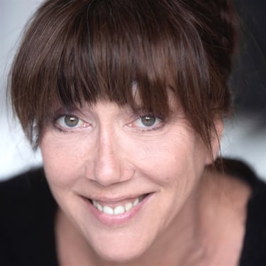Alexandra MacMillan autrice