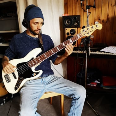 Christophe Dayer, Bass player, recording, Fil's HOUSE Studio, Sion, Valais
